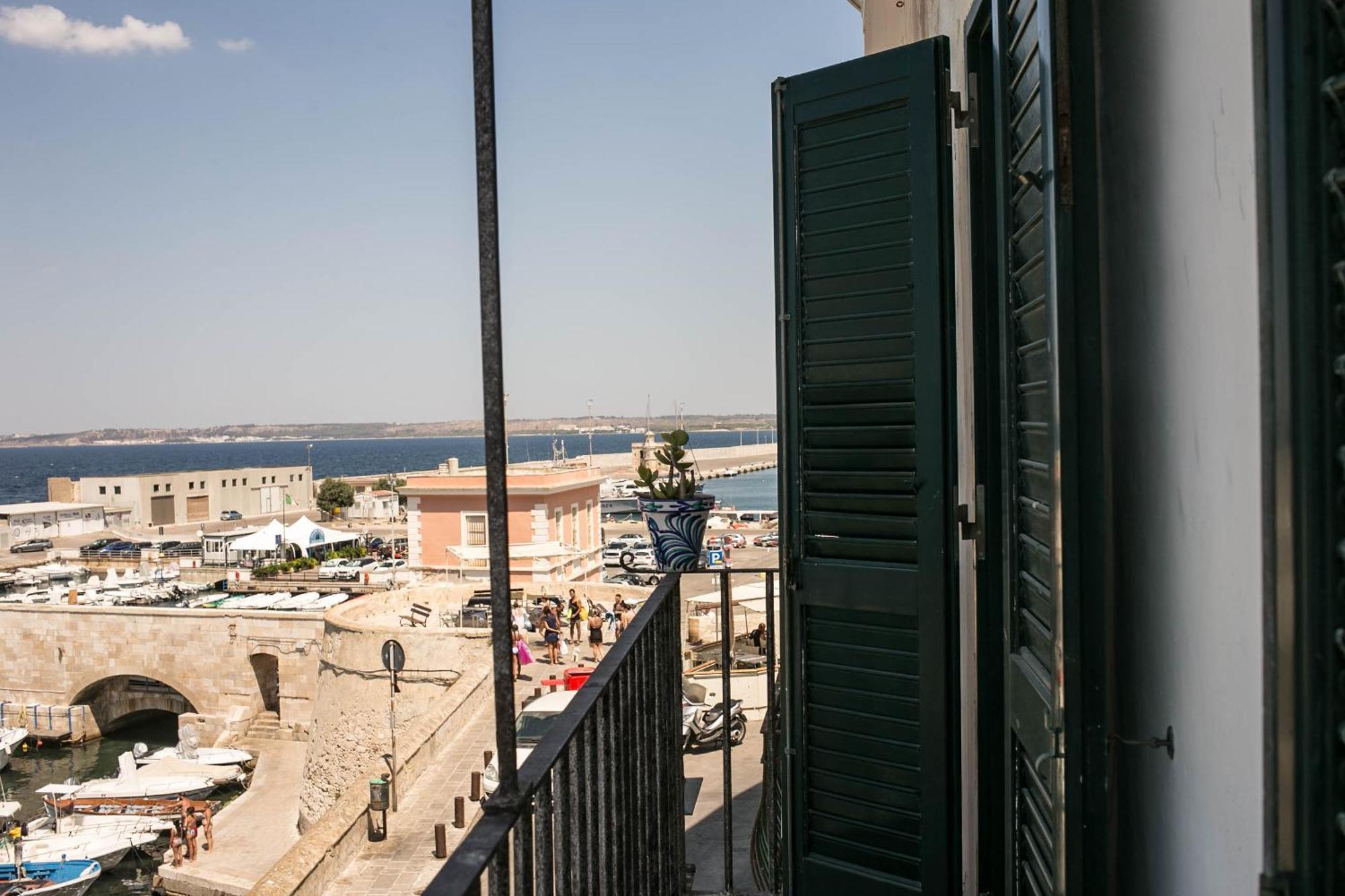 ガリポリ 4 Balconi House-San Gregorio Palazzo Unico Vista Mareヴィラ エクステリア 写真